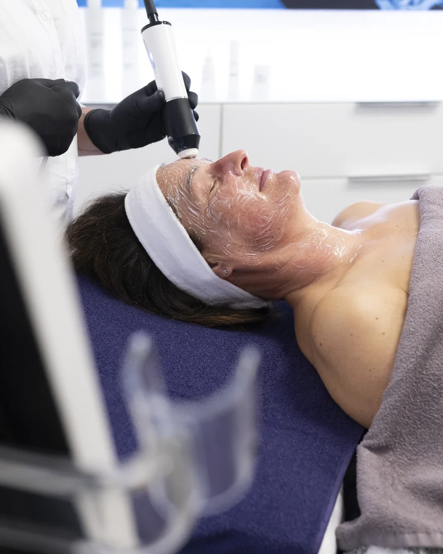 OxygeneO + Radiofrequenz Behandlung im Studio – Astrid Panitz, Kaarst